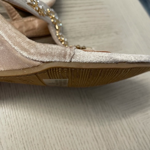 Forever Velvet Jeweled Wedges Sz 9 - Picture 7 of 9